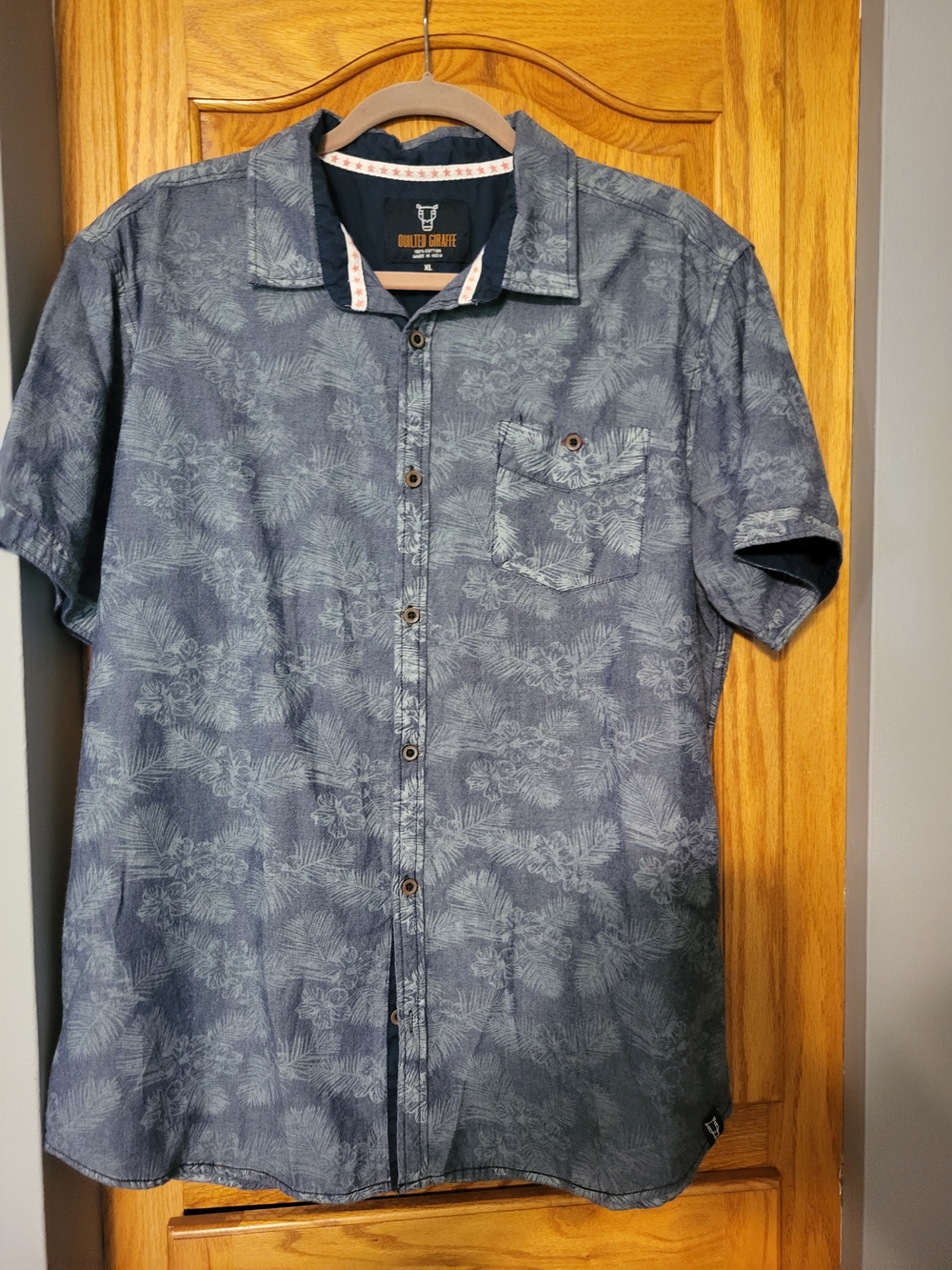 Quilted Giraffe Shirt Mens XL Blue Short Sleeve Cotton Pockets Cruise Summer